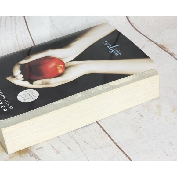 Twilight By Stephenie Meyer Paperback Book - Picture 12 of 15